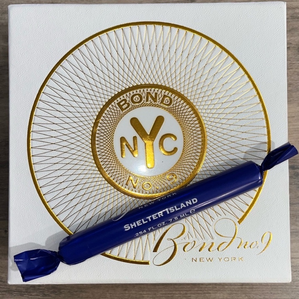 Bond No.9 New York-Shelter Island 0.25
Perfect purse size for traveling